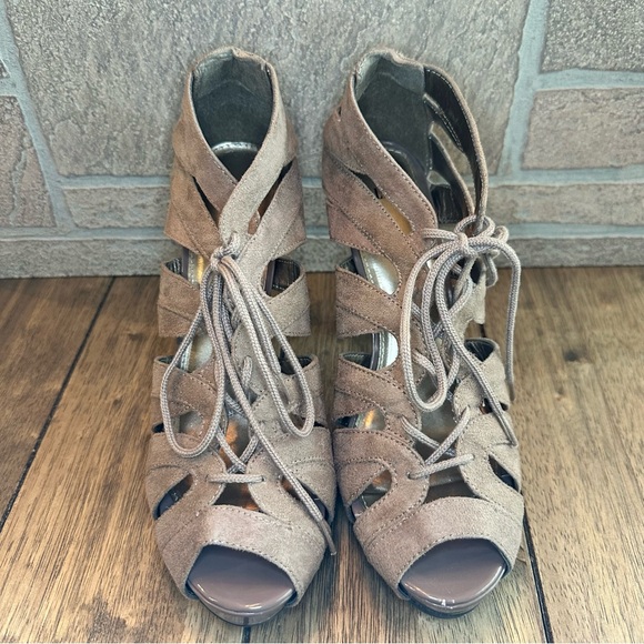 Like NEW Elle Sienna Lace Up Taupe Tan Suede Peep Toe High Heel Shoe / Size 7.5 - Picture 2 of 11